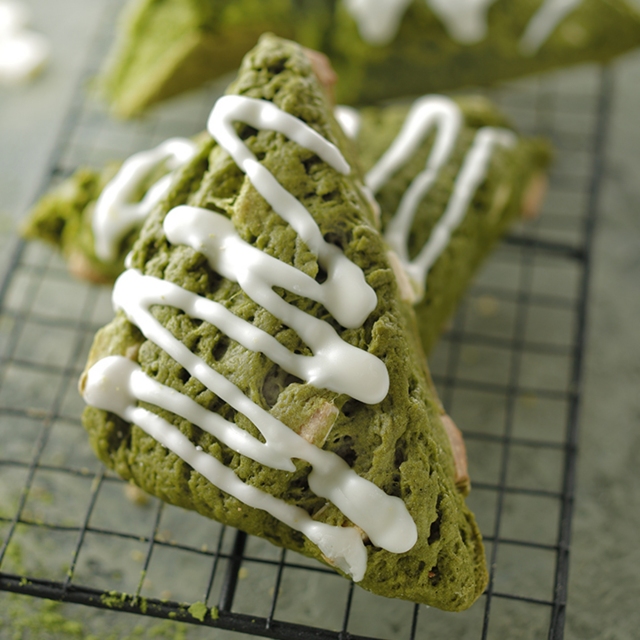 宇治抹茶ホワイトチョコスコーン