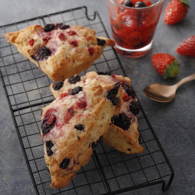 ミックスベリースコーン